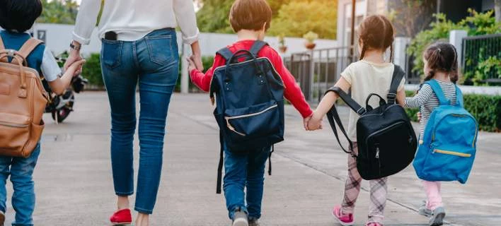 Νέα σχολική χρονιά: Τι ισχύει για τις γονικές άδειες